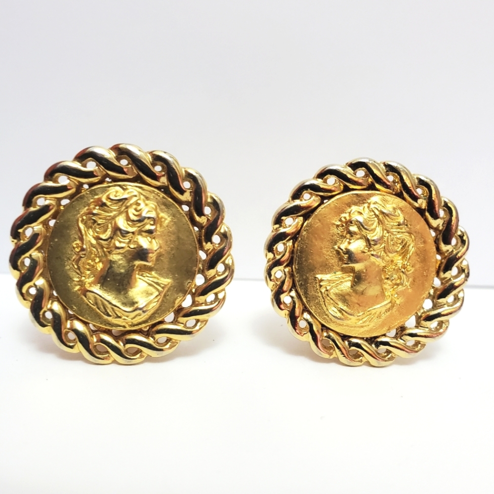 Vintage Cameo Clip On Earrings